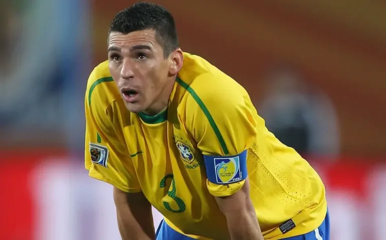 O ex-zagueiro da seleção brasileira Lucimar da Silva Ferreira, mais conhecido como Lúcio, 47, teve 18% do corpo queimado em um acidente doméstico