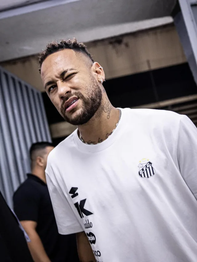 O principal destaque do confronto é o retorno de Neymar, que volta a ser relacionado após mais de um mês afastado por conta de uma lesão