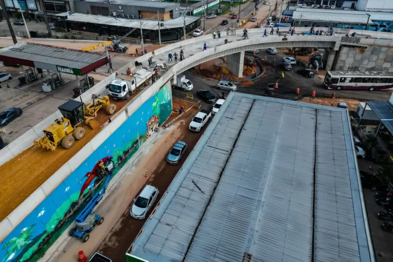 Novo equipamento na Avenida Mário Covas com a Avenida Três Corações vai facilitar o tráfego e a mobilidade urbana, beneficiando mais de 500 mil pessoas