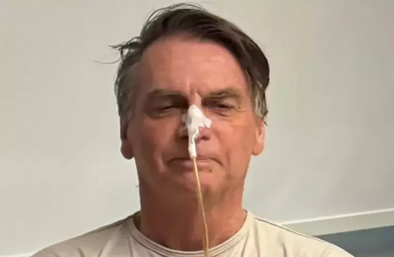 O ex-presidente Jair Bolsonaro (PL) recebeu alta do Hospital DF Star, em Brasília, neste domingo (4), onde estava internado havia três semanas