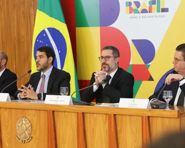 Os canais Meu INSS e a Central de Atendimento 135 vão informar qual associação realizou o desconto, o valor cobrado e o período. Foto: Antônio Cruz/Agência Brasil