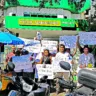 O protesto ocorreu em frente à sede administrativa do plano de saúde, com pais carregando faixas denunciando a empresa