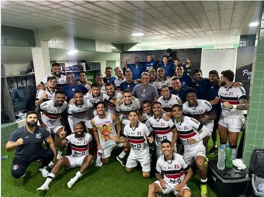 O Santa Cruz segue firme em sua trajetória na Série D do Campeonato Brasileiro. Neste domingo (25), o Tricolor do Arruda derrotou o Sousa-PB por 1 a 0
