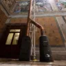 O Vaticano instalou nesta sexta-feira (2), no telhado da Capela Sistina, a chaminé que anunciará a escolha do sucessor do papa Francisco pelo conclave que se inicia na quarta-feira (7).