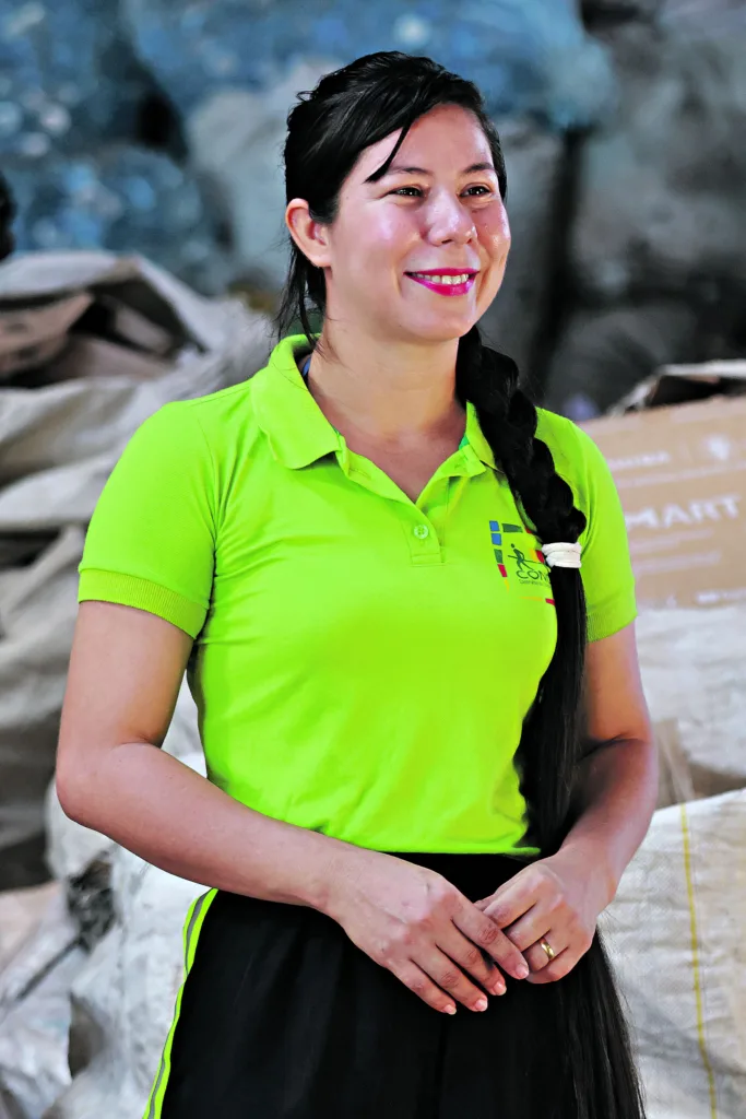 A importância desse trabalho cooperado é destacada pela presidente da Concaves, Débora Baía. Com uma história também ligada à coleta de material reciclável. 