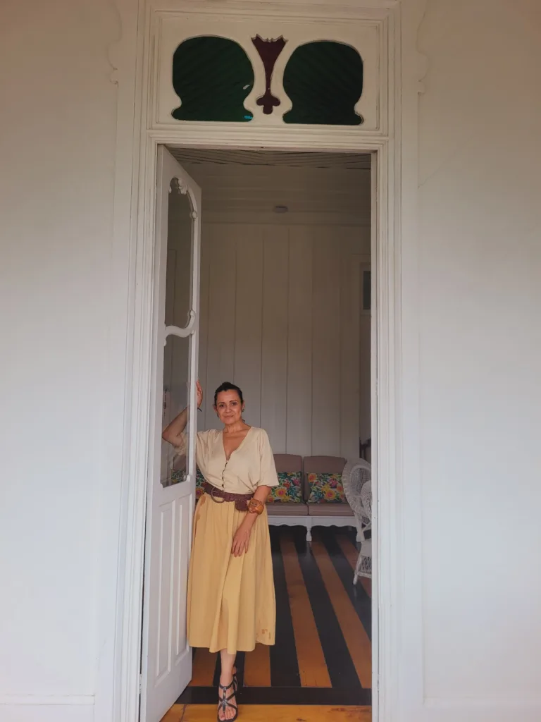 A chef Ana Luna Lopes posa no Chalé Cardoso, em Mosqueiro, onde comandará o almoço de domingo. FOTO: DIVULGAÇÃO