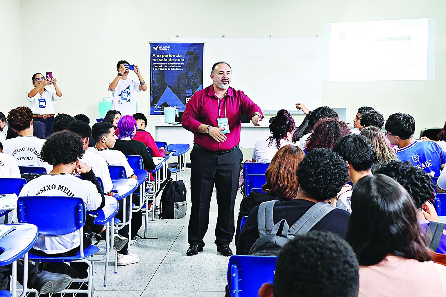Os estudantes do 3º ano do ensino médio da escola estadual Ulysses Guimarães, em Belém, tiveram a oportunidade de dialogar com empresários paraenses sobre carreira