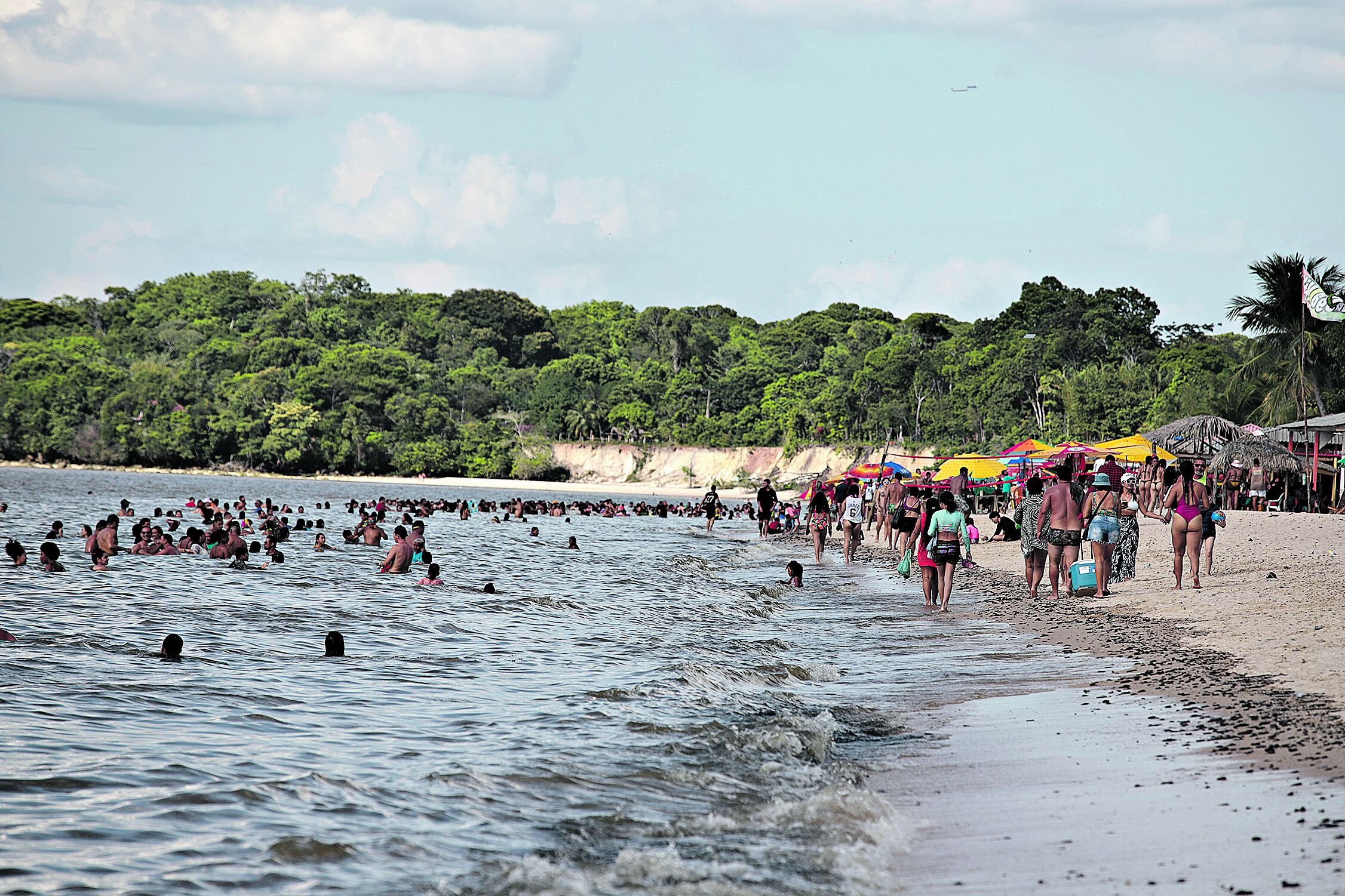 O Prefeito de Belém, Igor Normando, anuncia o lançamento das novas lanchas, chamadas de “Geladão”, para o itinerário Cotijuba/Icoaraci
