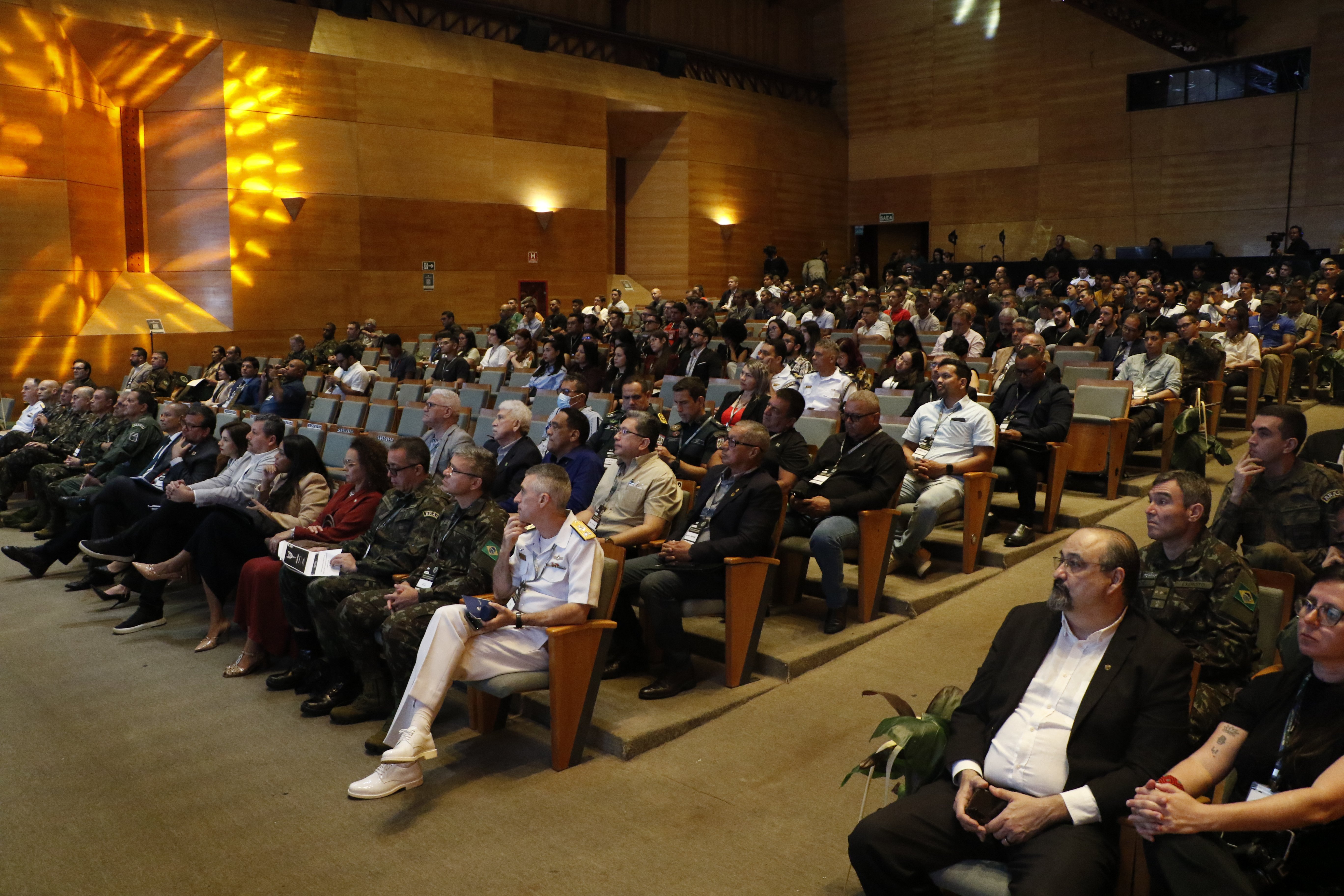 “I Seminário de Segurança e Defesa da Amazônia Oriental no contexto da COP 30”, que vai até esta quarta-feira (7), no Teatro Maria Sylvia Nunes, na Estação das Docas. Foto: Celso Rodrigues