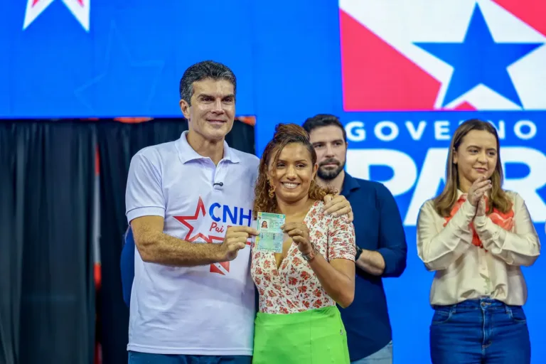 Esta é a terceira entrega de carteiras do programa somente na capital do Estado. Foto: Marco Santos