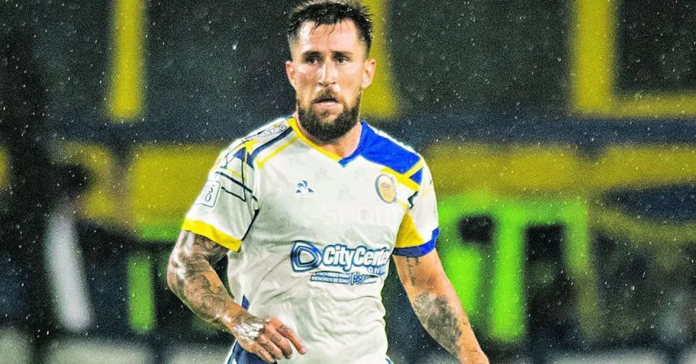O jogador, que atua como meia e atacante pela esquerda, fez, este ano, três jogos pelo Rosario Central, da Argentina O jogador, que atua como meia e atacante pela esquerda, fez, este ano, três jogos pelo Rosario Central, da Argentina