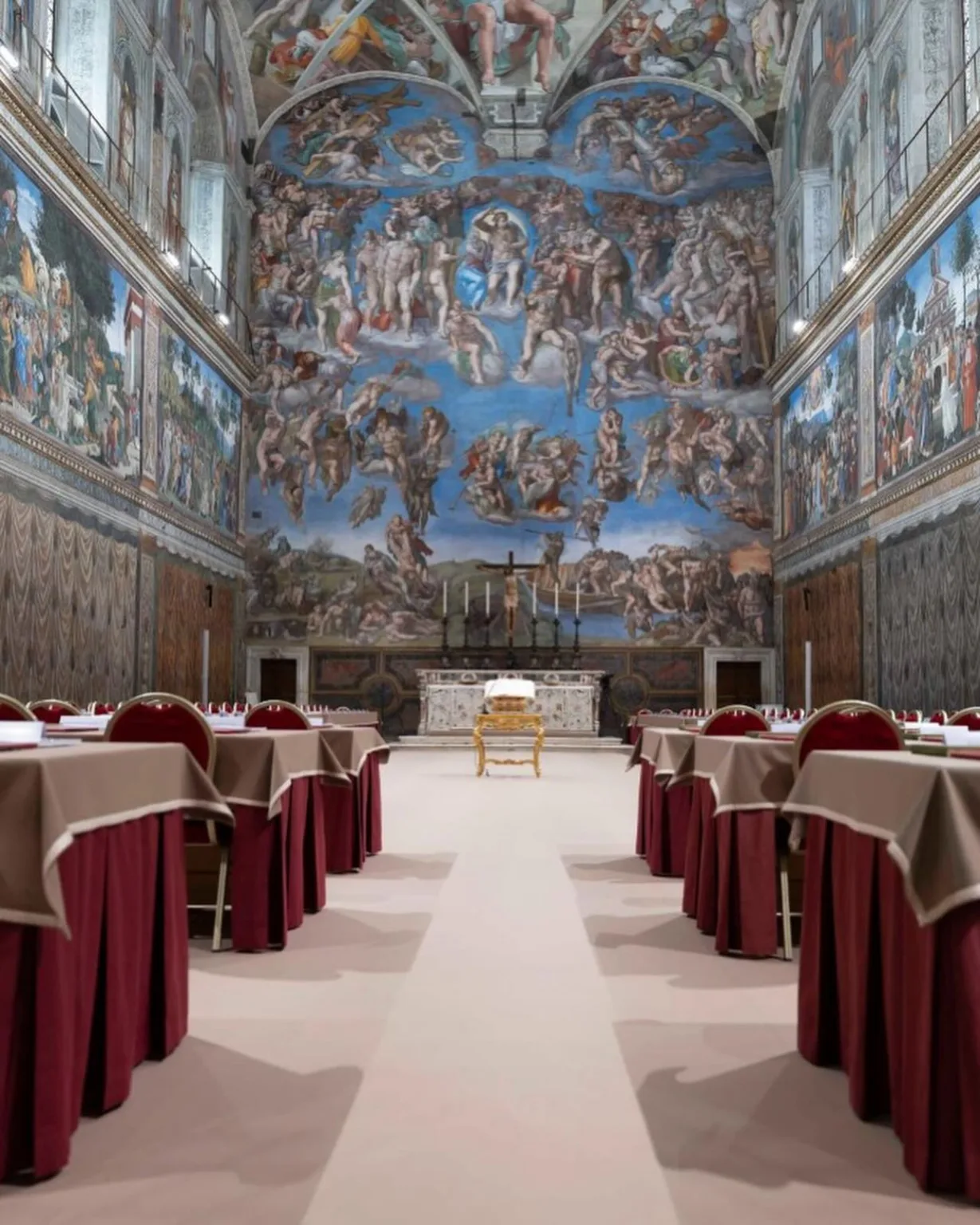 Depois de duas semanas de debates, 133 cardeais entrarão nesta quarta-feira na Capela Sistina para começar a eleger o novo Papa Depois de duas semanas de debates, 133 cardeais entrarão nesta quarta-feira na Capela Sistina para começar a eleger o novo Papa