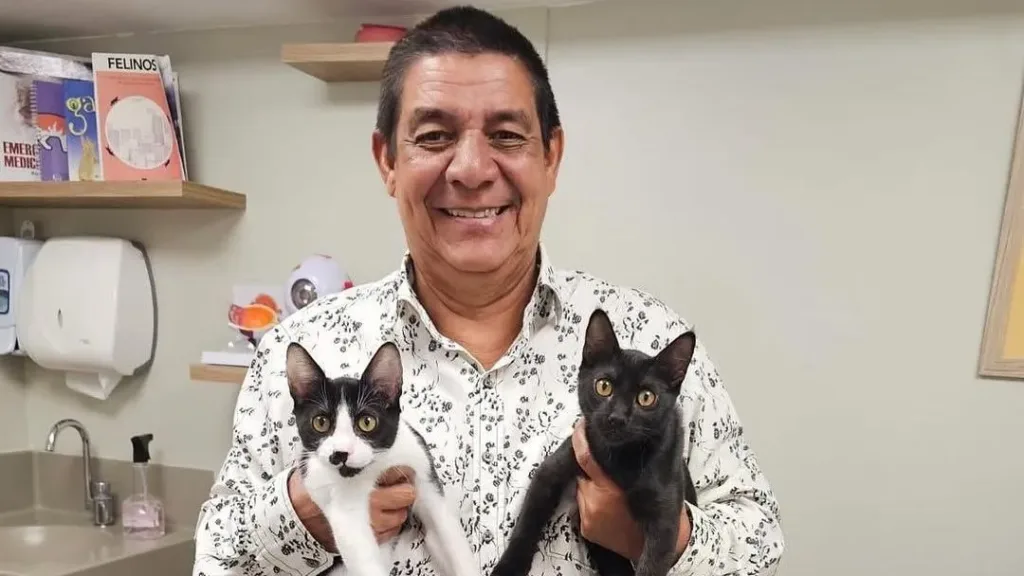 Zeca Pagodinho, 66, usou as redes sociais nesta terça-feira (27) para pedir a ajuda dos seguidores na busca por sua gata de estimação, Mimosa.