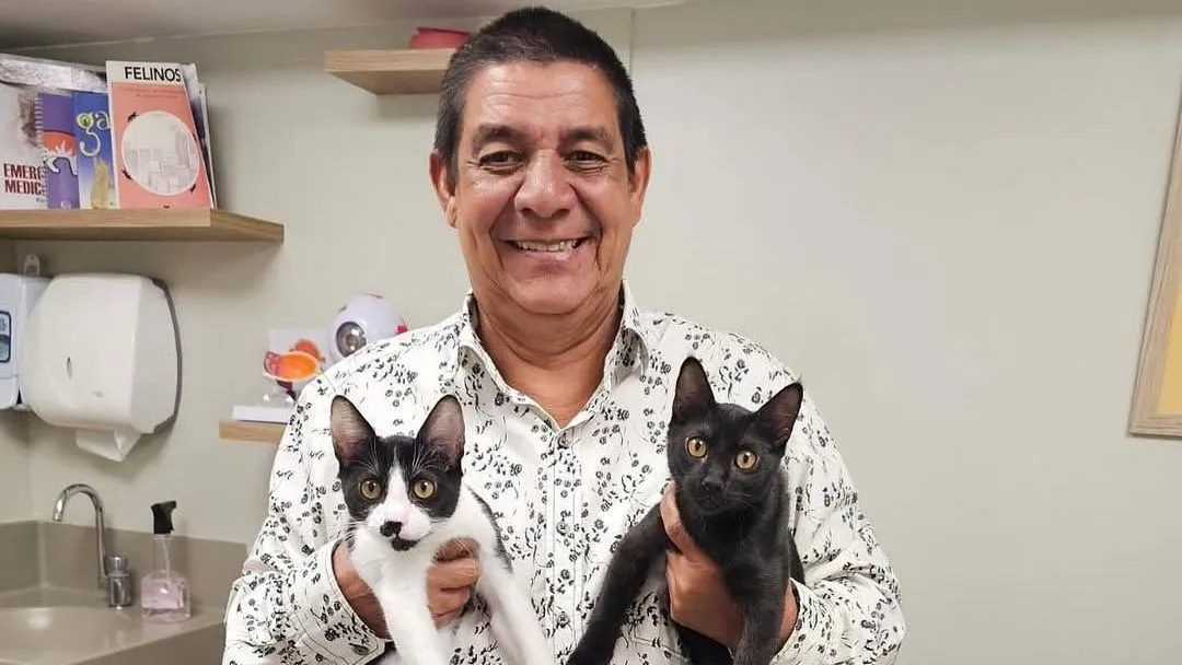 Zeca Pagodinho, 66, usou as redes sociais nesta terça-feira (27) para pedir a ajuda dos seguidores na busca por sua gata de estimação, Mimosa.