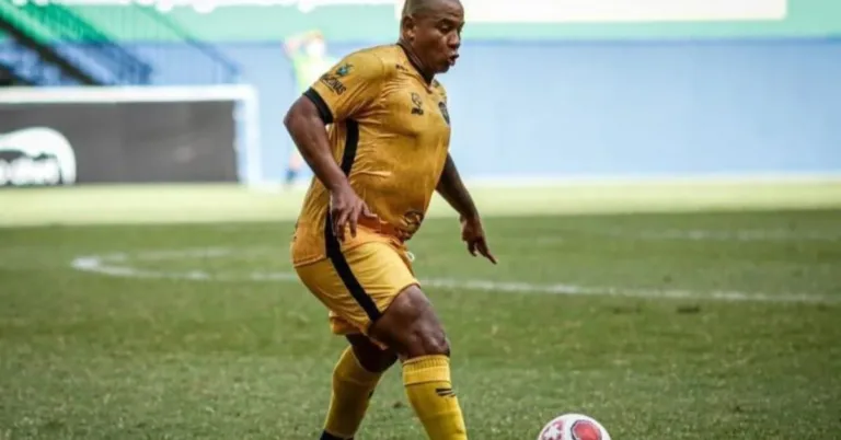 Descubra como o atacante Walter perdeu 40kg cortando certos alimentos e transformou sua carreira no futebol.