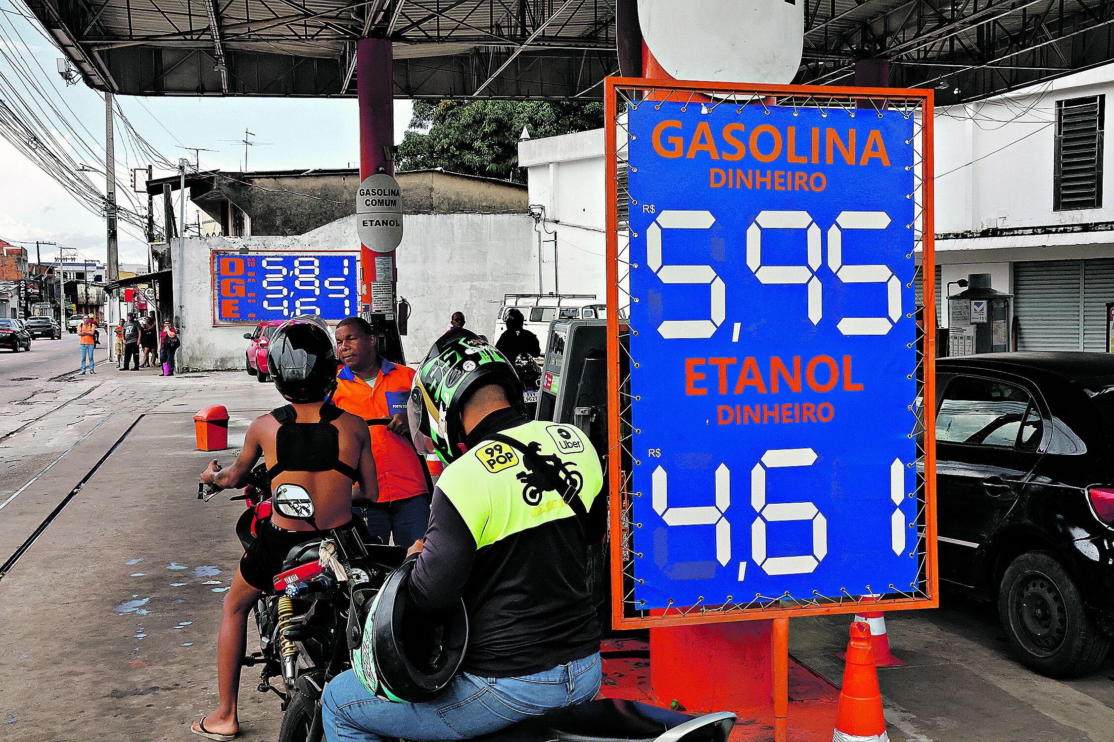 O Conselho Nacional de Política Energética (CNPE) aprovou nesta quarta-feira (25/06) o aumento da mistura obrigatória de etanol na gasolina de 27% para 30%,