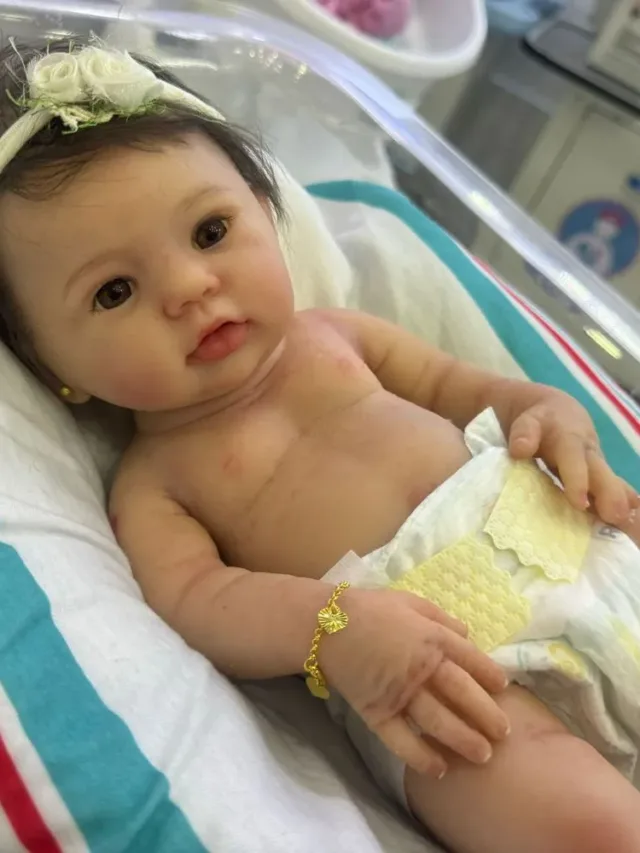 Segundo a Polícia Militar, o homem se aproximou da família e começou a interagir com a criança, afirmando tratar-se de um "bebê reborn".
