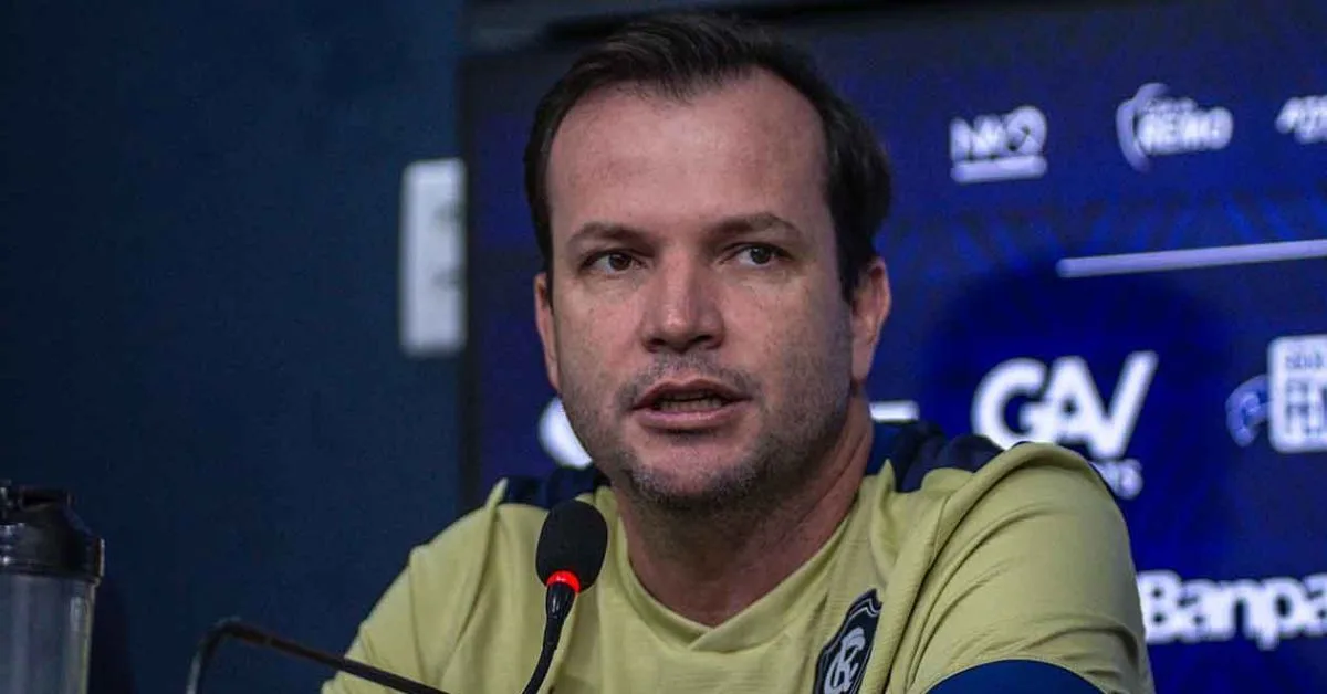 Pouco depois da demissão de António Oliveira, começaram a surgir rumores de que Daniel Paulista seria um dos principais nomes para assumir o comando do Sport. Pouco depois da demissão de António Oliveira, começaram a surgir rumores de que Daniel Paulista seria um dos principais nomes para assumir o comando do Sport.