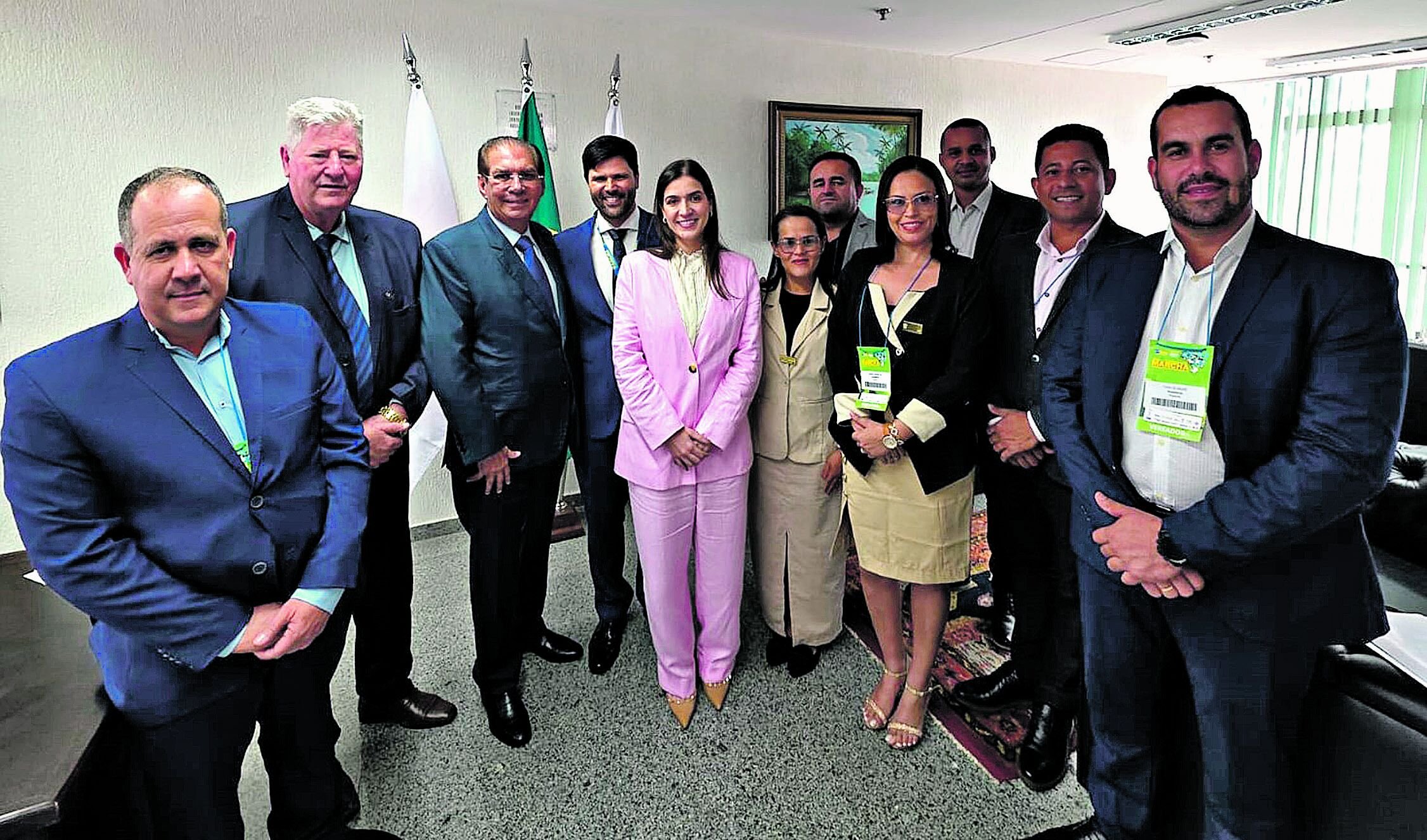 O prefeito de Placas, Arthur Possimoser do Socorro, e sua comitiva visitaram o senador Jader. Arthur participou da Marcha dos Prefeitos