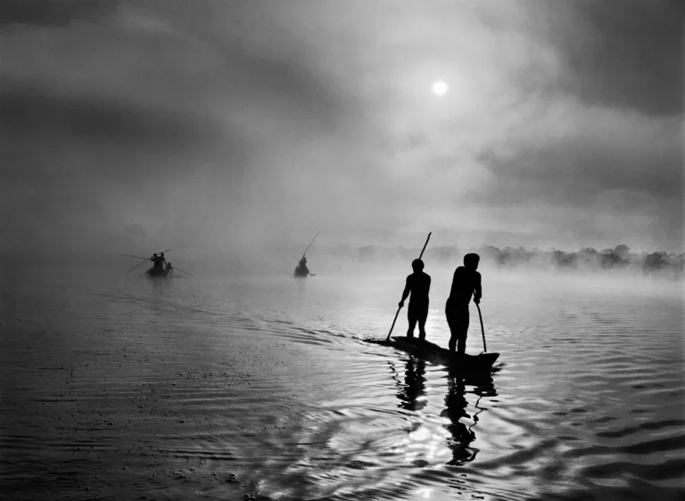 Ao longo de sua carreira, Sebastião Salgado, morto nesta sexta-feira (23), aos 81 anos, transformou a floresta amazônica em matéria-prima de seu fazer artístico