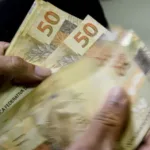 Hoje, 6 de outubro, cresce a expectativa entre os trabalhadores regidos pela Consolidação das Leis do Trabalho (CLT) pelo pagamento dos salários.