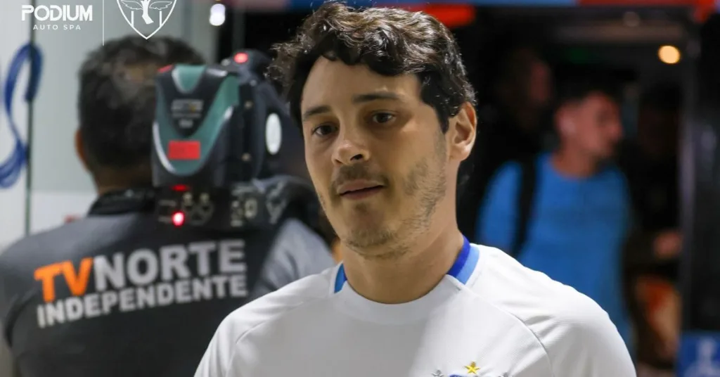 Aguilera garantiu a permanência do técnico Luizinho Lopes e destacou que a comissão técnica terá, pela primeira vez em meses, uma semana completa de trabalho para tentar ajustar a equipe.