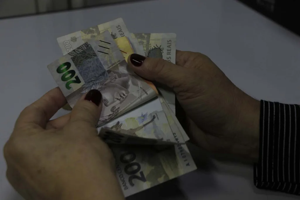 Quem nunca encontrou uma quantia inesperada no bolso de um casaco ou no fundo de uma gaveta? A boa notícia é que essa situação também pode acontecer com dinheiro esquecido em contas bancárias Quem nunca encontrou uma quantia inesperada no bolso de um casaco ou no fundo de uma gaveta? A boa notícia é que essa situação também pode acontecer com dinheiro esquecido em contas bancárias