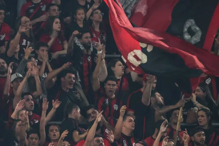 Athletico-PR e Athletic-MG se enfrentam neste sábado (24), às 16h (horário de Brasília), na Ligga Arena, em Curitiba, pela 9ª rodada da Série B