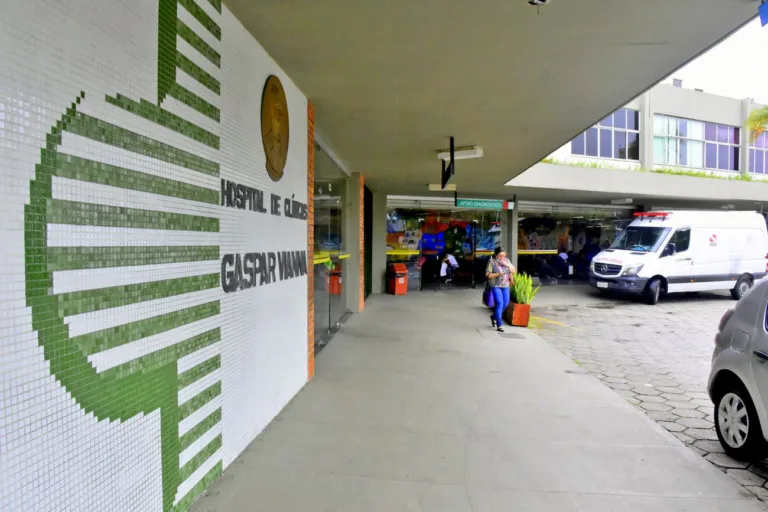 Belém, Pará, Brasil. HOSPITAL DAS CLINICAS GASPAR VIANA - TERAPIAS JANEIRO BRANCO - RICARDO AMANAJÁS - AG PARÁ - 14.01.2021
