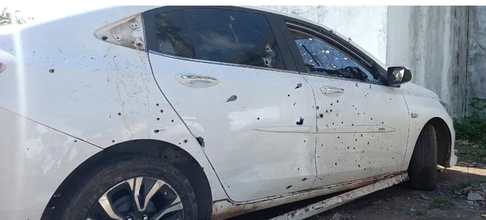 Uma equipe da Polícia Militar do Amapá atirou contra um carro durante uma abordagem e matou sete homens que estavam no veículo. Uma equipe da Polícia Militar do Amapá atirou contra um carro durante uma abordagem e matou sete homens que estavam no veículo.