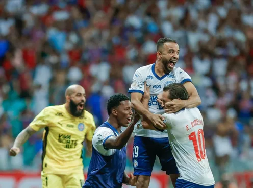Em um jogo cheio de emoções e com uma expulsão para cada lado, o Bahia derrotou o Vitória por 2 a 1, na Arena Fonte Nova