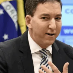Nesta sexta-feira (30), vídeos íntimos do jornalista norte-americano Glenn Greenwald viralizaram nas redes sociais.