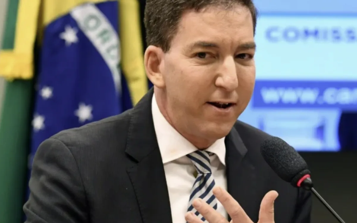 Nesta sexta-feira (30), vídeos íntimos do jornalista norte-americano Glenn Greenwald viralizaram nas redes sociais.