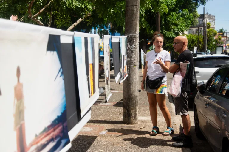 Projeto será exibido na Praça da República, de 20 a 26 de maio, e apresenta ao público cerca de 50 obras de 13 fotógrafas brasileiras contemporâneas.