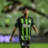 Jogador do América-MG é preso por racismo; veja o que ele disse em campo