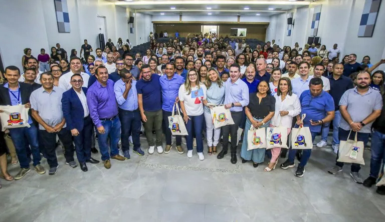 A ação reuniu prefeitos e representantes de dez municípios da Grande Belém e da região do Salgado, com o objetivo de acelerar obras e destravar investimentos federais. A ação reuniu prefeitos e representantes de dez municípios da Grande Belém e da região do Salgado, com o objetivo de acelerar obras e destravar investimentos federais.