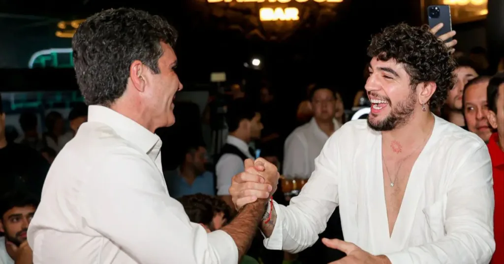 Helder Barbalho e o cantor Nattanzinho, que será uma das atrações do evento junino Helder Barbalho e o cantor Nattanzinho, que será uma das atrações do evento junino
