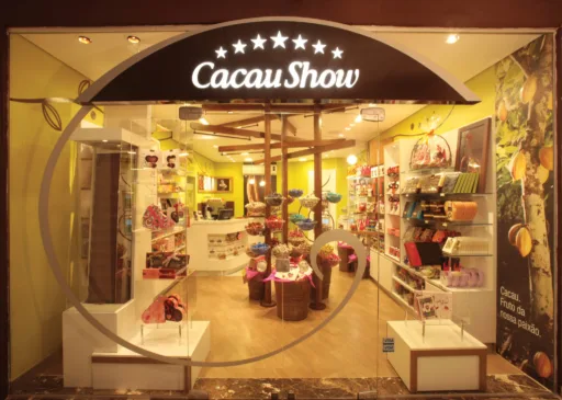 Funcionários da sede da Cacau Show, localizada em Itapevi (SP), denunciaram práticas incomuns e assédio no ambiente de trabalho.