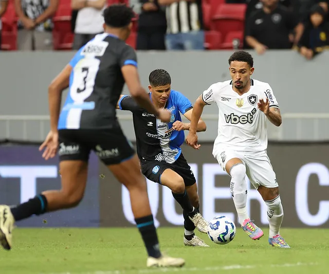 O Botafogo foi derrotado por 1 a 0 pelo Capital-DF na noite desta quinta-feira (22), no Estádio Mané Garrincha, em Brasília