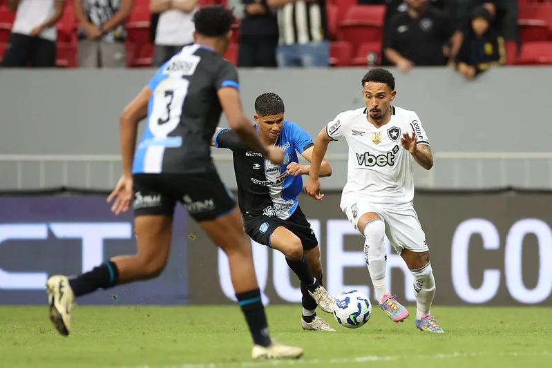 O Botafogo foi derrotado por 1 a 0 pelo Capital-DF na noite desta quinta-feira (22), no Estádio Mané Garrincha, em Brasília