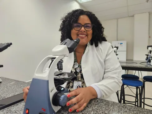 Sélly Lira, biomédica. Foto: Divulgação