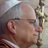 Eleito como o novo papa, Robert Francis Prevost é uma figura marcada pela experiência internacional e pela forte afinidade com a visão pastoral do Papa Francisco.
