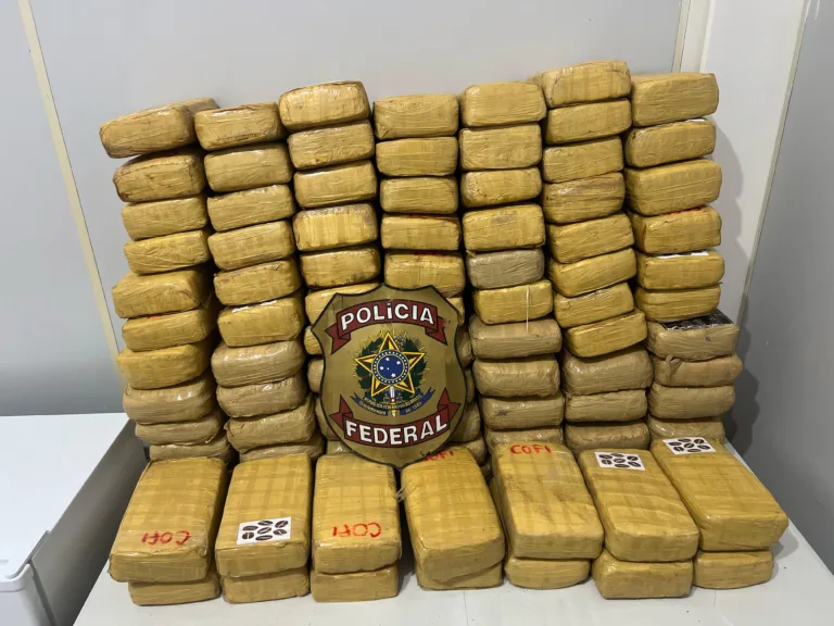 Em uma operação conjunta realizada nesta sexta-feira (16/5), a Polícia Federal e a Força Aérea Brasileira prenderam dois homens em flagrante por tráfico interestadual de drogas