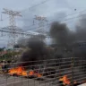 Moradores do bairro da Sacramenta, em Belém, interditaram as duas pistas da avenida Júlio Cézar na tarde desta segunda-feira (5) em protesto contra a falta de energia elétrica
