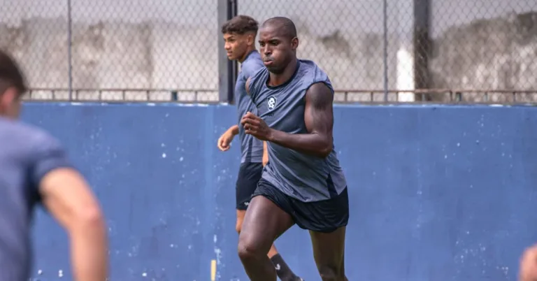 Adaílton foi titular nas duas últimas partidas e deve começar jogando contra o Volta Redonda, sábado - Foto: Samara Miranda/Remo