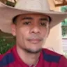 A vítima, José Rodrigues da Silva Júnior, foi morta a tiros dentro da oficina de motocicletas de sua propriedade, localizada na Avenida Araguaia, bairro Adhemar de Guimarães.