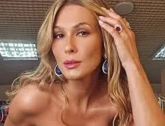 Lívia Andrade desabafava após susto em avião: "Nascemos de novo"