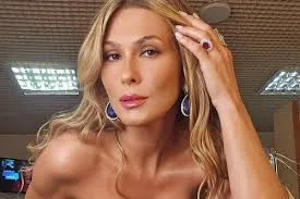 Lívia Andrade passa por pouso forçado e desabafa: “Nascemos de novo”