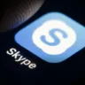 O Skype, conhecido mundialmente por revolucionar a comunicação por vídeo e áudio, chega ao fim de sua jornada nesta segunda-feira, 5 de maio de 2025