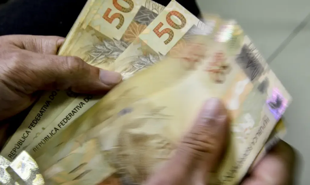 Aposentados do INSS que ganham mais que o mínimo começam a receber 13º Aposentados do INSS que ganham mais que o mínimo começam a receber 13º